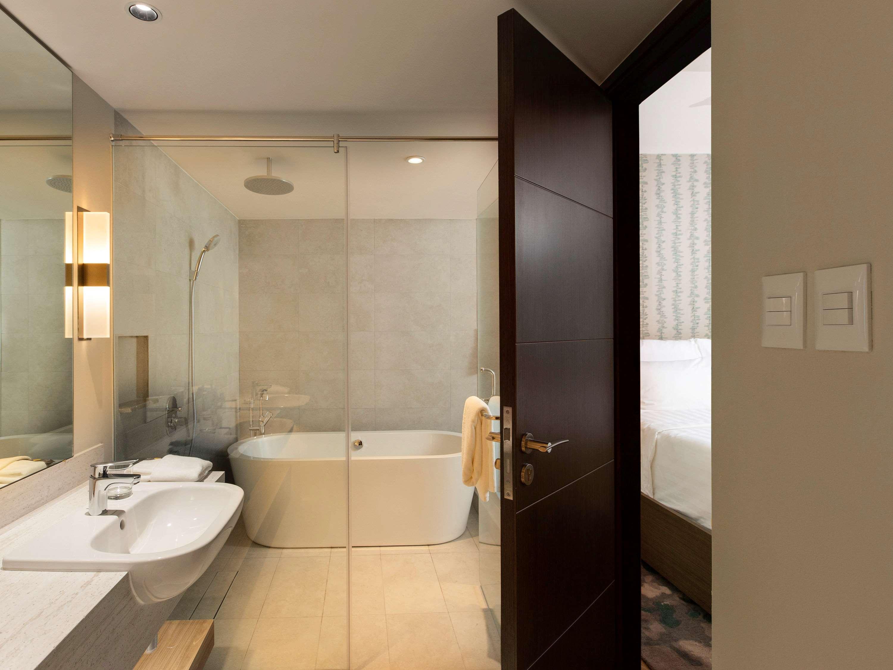 Novotel Suites Manila At Acqua Mandaluyong Exteriér fotografie