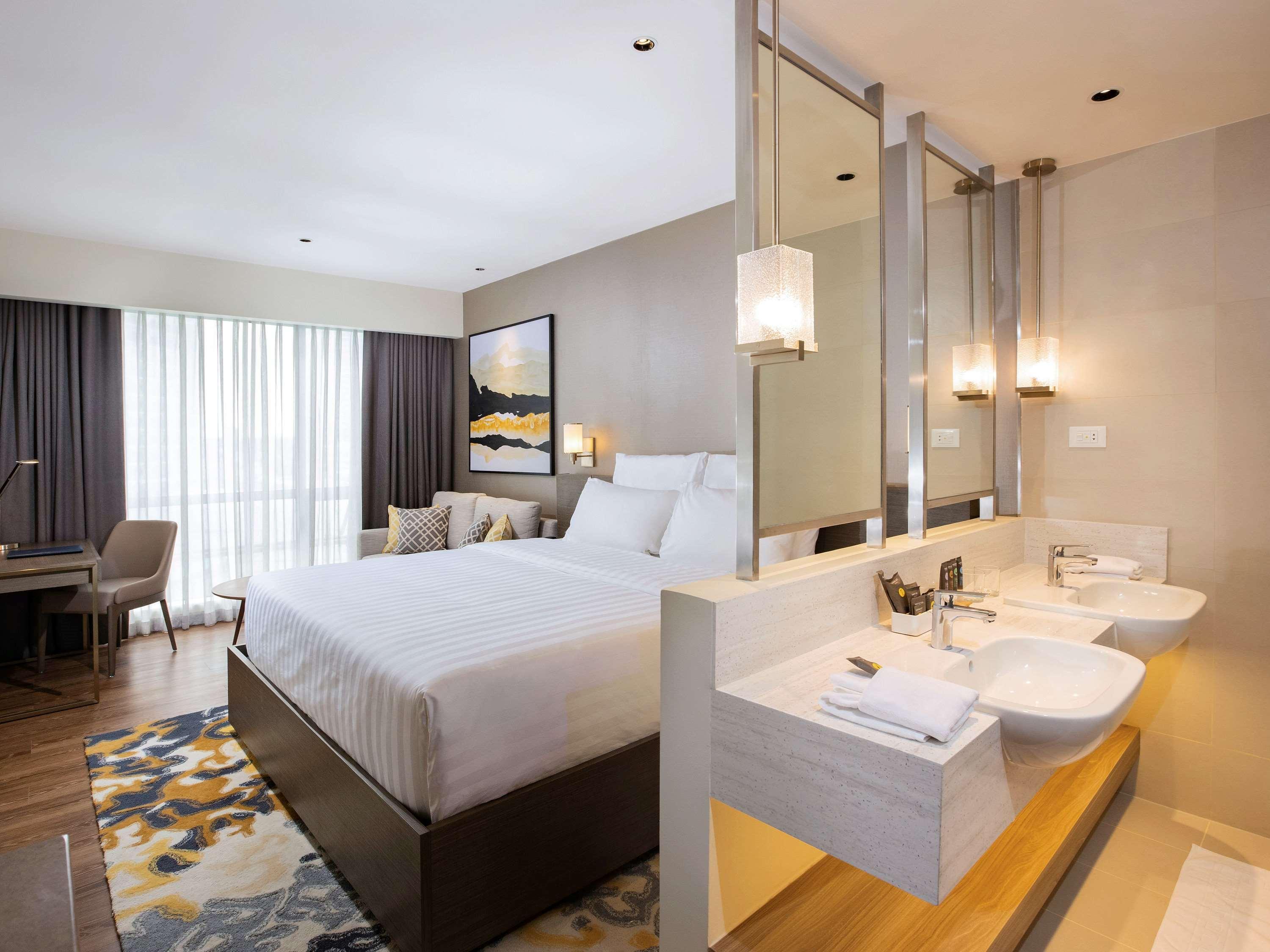 Novotel Suites Manila At Acqua Mandaluyong Exteriér fotografie