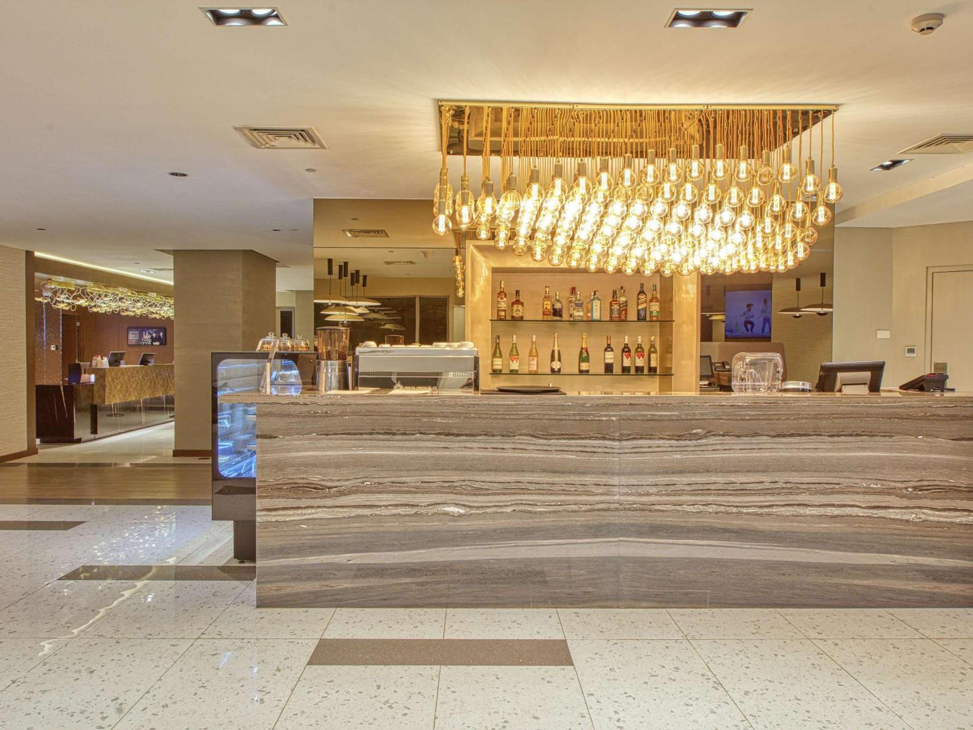 Novotel Suites Manila At Acqua Mandaluyong Exteriér fotografie