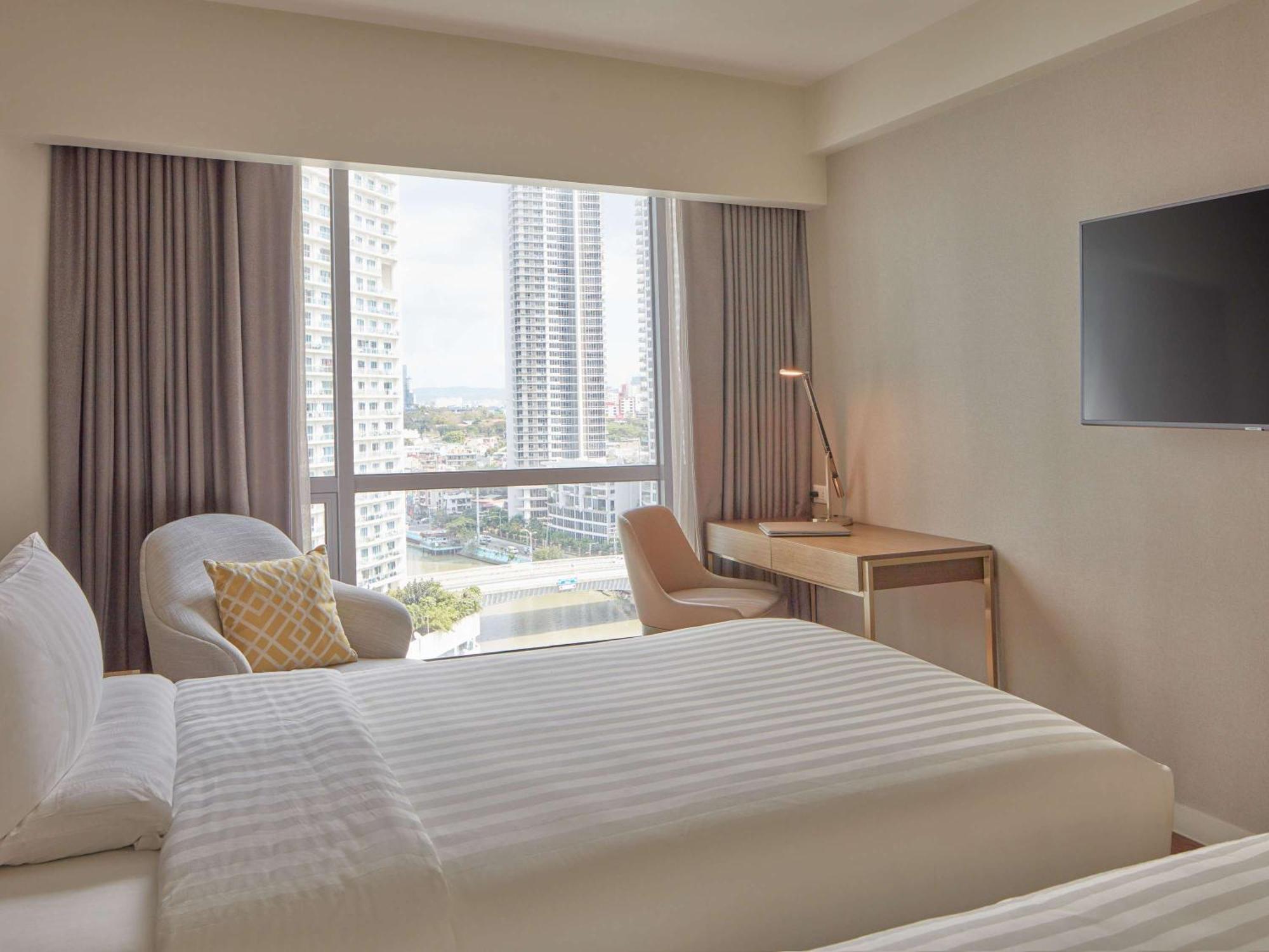 Novotel Suites Manila At Acqua Mandaluyong Exteriér fotografie